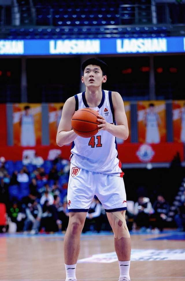 生涯之夜!18岁王洪泽8中7超高效率砍22分8板4助,杜锋:再接再厉